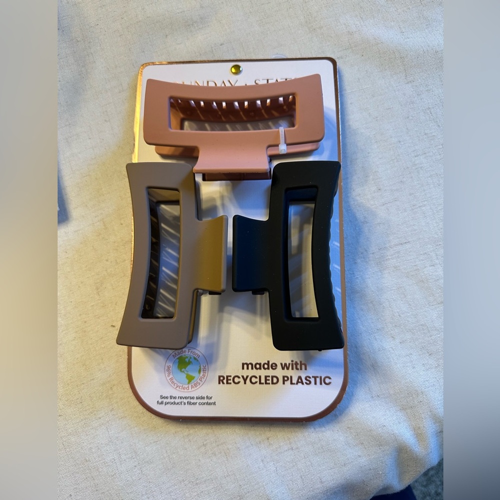 Hello Kitty Headband and Sunday State Claw Clip Bundle - Picture 4 of 5